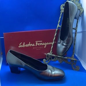 Greyish/Gold Salvatore Ferragamo Boutique pumps 👠 size 7
